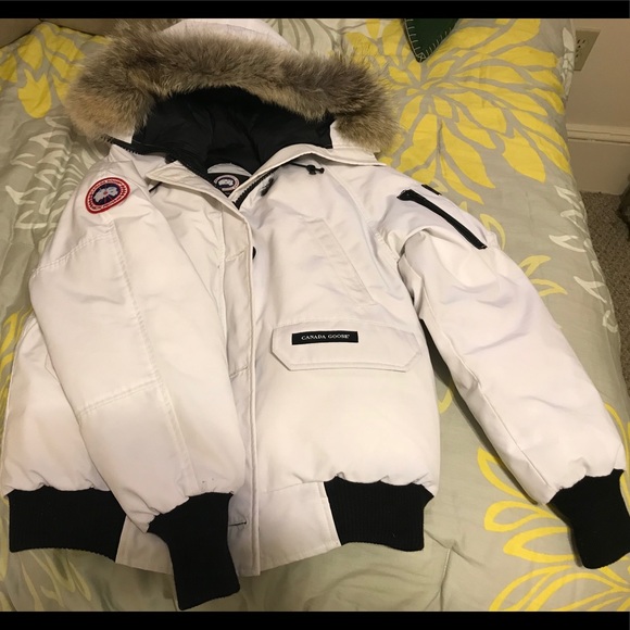 Canada Goose Jackets & Blazers - 100% auth Canada Goose Chilliwack Bomber Jacket ❤️